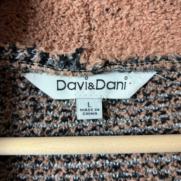 Davi & Dani • Aztec One Button Cardigan - Picture 5 of 9